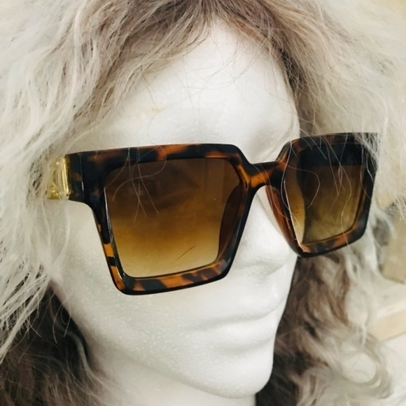 Silver white and brown wig‎ - Picture 4 of 7